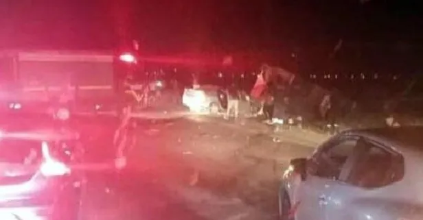 Manisa’da feci kaza! Otomobil işçi servis minibüsüne çarptı: 17 yaralı