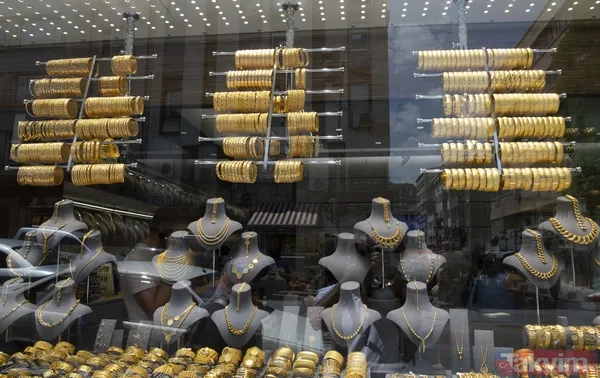 24 AYAR GRAM ALTIN FİYATI NE KADAR? 17 ARALIK 2024 Alış fiyatı: 2988 lira Satış fiyatı:3022,06 lira ÇEYREK ALTIN FİYATI KAÇ LİRA? Yeni çeyrek alış fiyatı:...