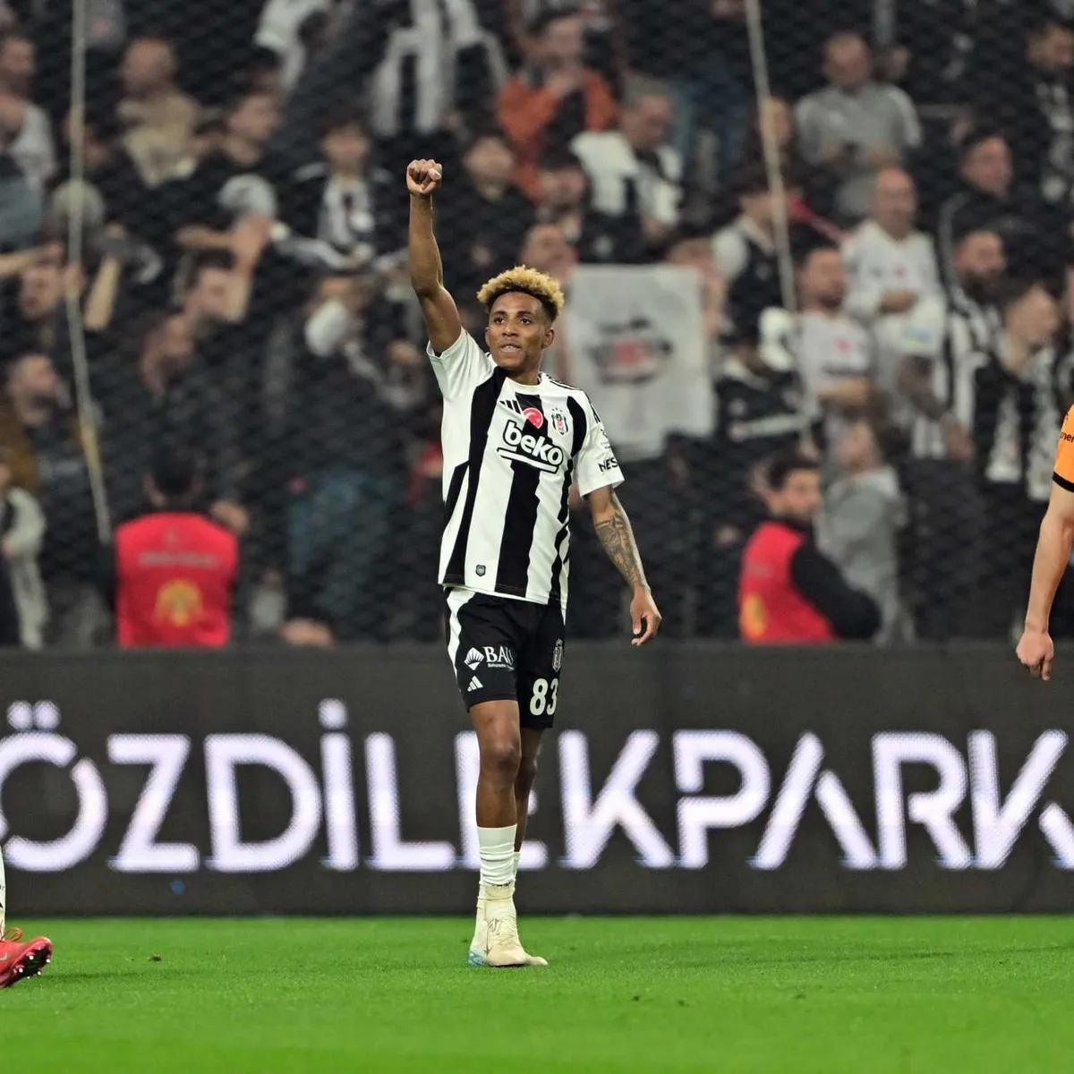1790059142908.jpeg Trabzonspor'da orta sahaya tanıdık isim! Transferde ilk hamle belli oldu-3