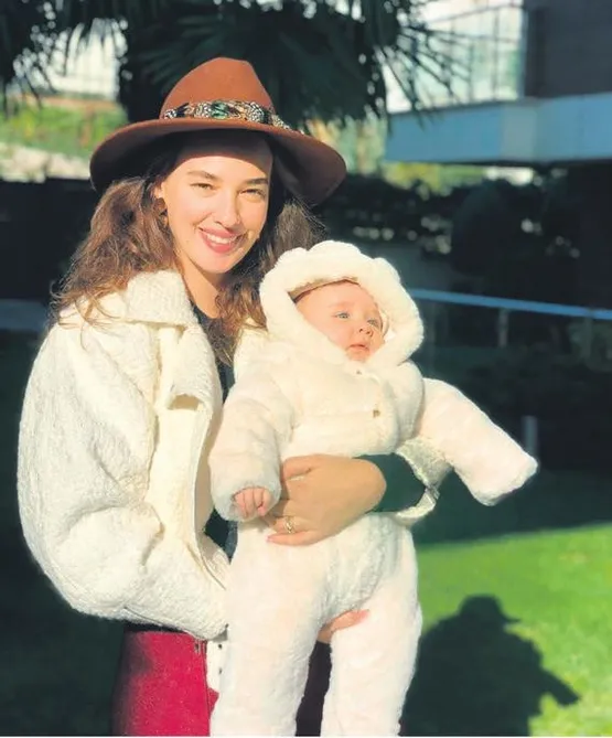 masmavi-prenses-1575756624316.jpeg Güzel oyuncu Seda Bakan'dan kızı Leyla ile 'masmavi' paylaşım-1