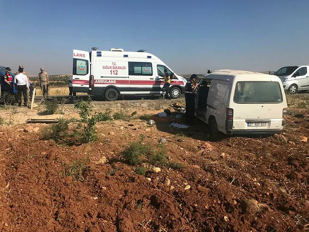 Son dakika: İşçileri taşıyan minibüs devrildi! Ölü ve yaralılar var-1