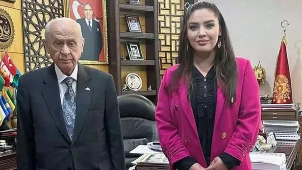ozlem-balci-kimdir-kac-yasinda-mugla-mhp-milletvekili-adayi-ozlem-balci-nereli-hangi-dizilerde-oynadi-kariyeri-1680885165282.jpeg Muğla MHP milletvekili adayı Özlem Balcı nereli, hangi dizilerde oynadı? Özlem Balcı kimdir, kaç yaşında? Kariyeri...-4