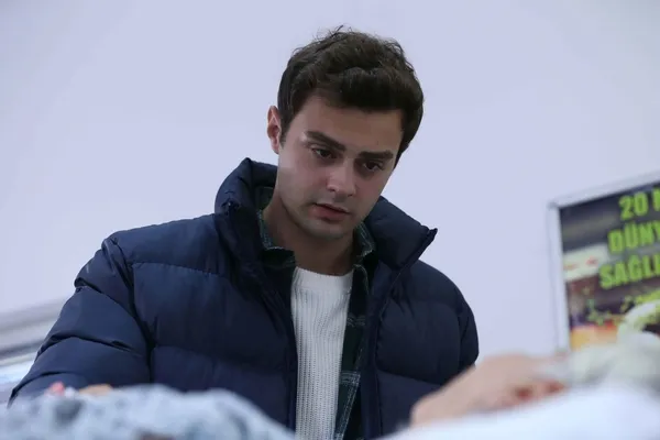 kardeslerim-71-bolum-fragmani-evi-terk-ediyorum-sizde-kalabilir-miyim-1670166462717.jpg Kardeşlerim 71. bölüm fragmanı: "Evi terk ediyorum. Sizde kalabilir miyim?"-2