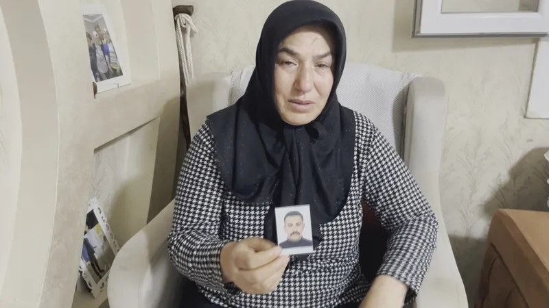 iranda-turk-tirina-fuze-isabet-etti-hatayli-sofor-agir-yaralandi-1772870158199.jpg İran'da Türk şoför Hüseyin Fırat TIR'ına isabet eden füzeyle yaralandı-4