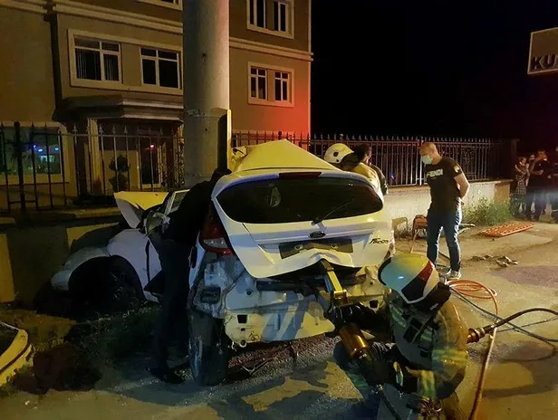 Son dakika: Bursa'da feci kaza! Otomobil beton direğe çarptı: 3 ölü, 1 ağır yaralı-4
