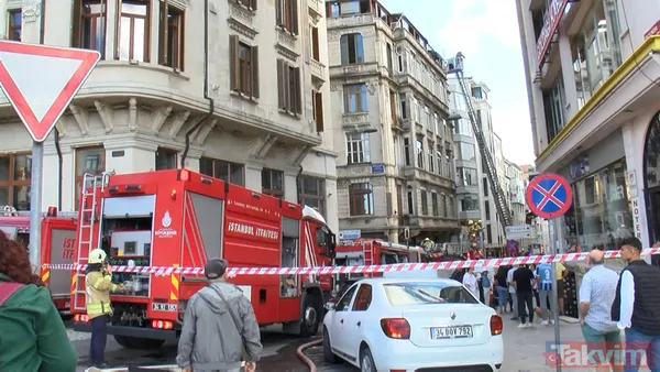 SON DAKİKA: Beyoğlu'nda korkutan yangın! Tarihi binanın 6. katında alevler yükseldi - 8