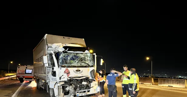 Bursa'da kamyon TIR'a çarptı! Trafiği kilitleyen kaza