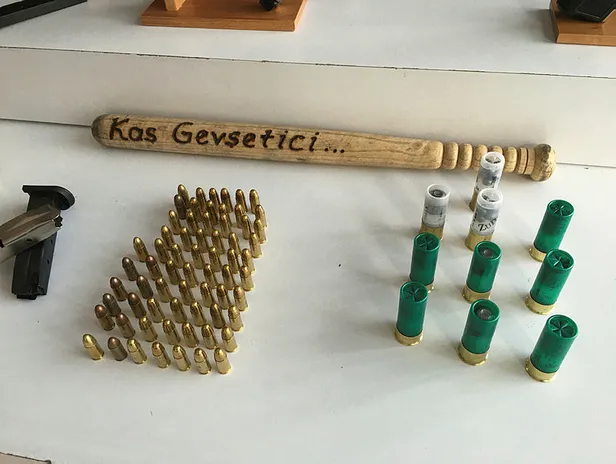 intikam-icin-silahlandilar-olum-talimatlari-yazdilar-1602229066639.jpg Esenyurt'ta akılalmaz cinayet! İntikam için silahlandılar; ölüm talimatları yazdılar-3