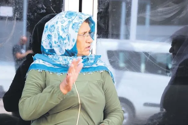 Diyarbakır'da HDP önünde eylem yapan annelerin isyanı: Bizim çocuklar dağda bunlar koltuklarda-2