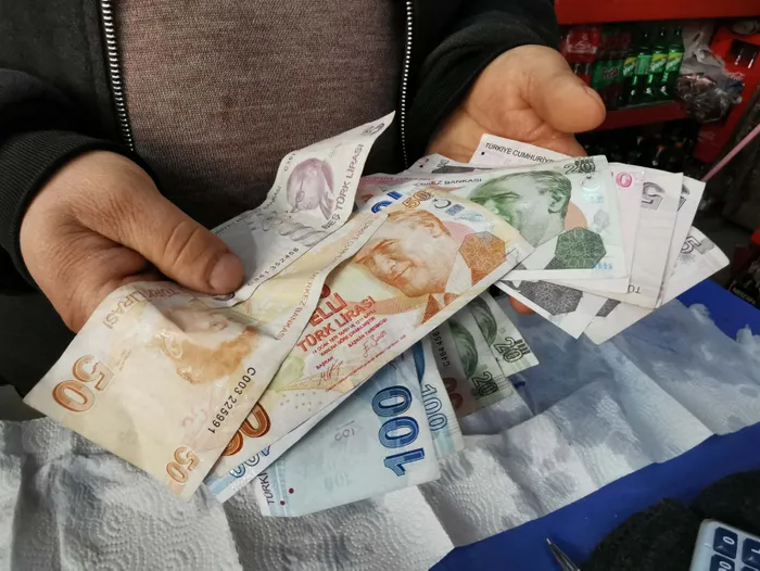 emekliye-4500-tl-yeni-ek-zam-onayi-geldi-53-milyon-icin-hesap-yapildi-ikramiyelere-de-yansiyacak-1705832856996.jpg 5,3 milyon için hesap kitap yapıldı! Emekliye 4.500 TL yeni ek zam tablosu geldi! İkramiyelere de yansıyacak-5