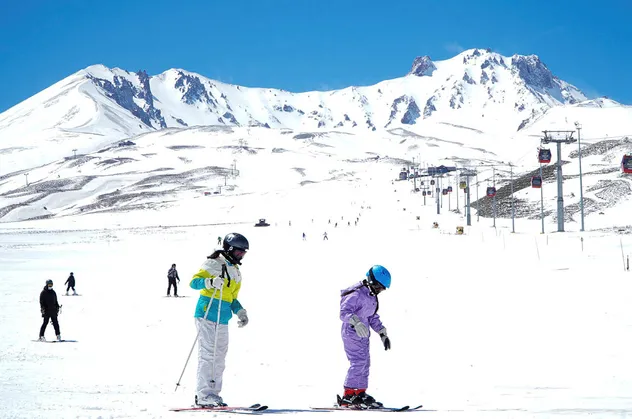 Erciyes'te hala kayıyorlar