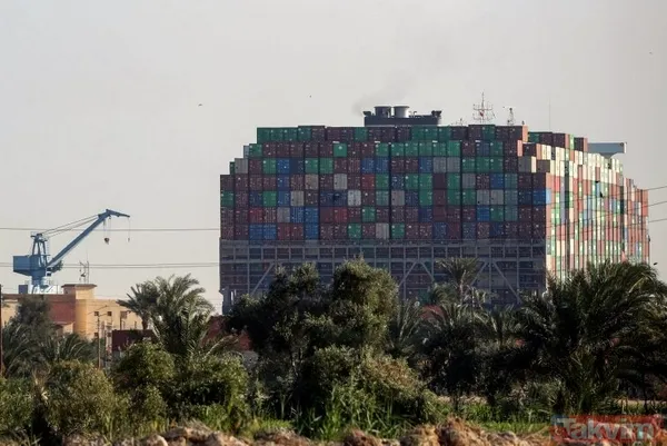 SON DAKİKA: Süveyş Kanalı'nda sıkışan Ever Given isimli gemi hareket ettirildi! Mürettebatın sevinç anları kamerada: Allahuekber - 36