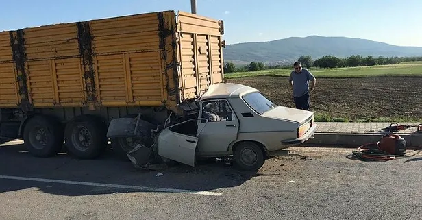 Denizli'de korkunç son! Tıra arkadan çarpan otomobil bir aileye mezar oldu