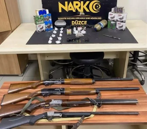 Son dakika: İçişleri Bakanı Ali Yerlikaya duyurdu: 68 ilde Mercek-6 operasyonu: Bin 129 gözaltı-5