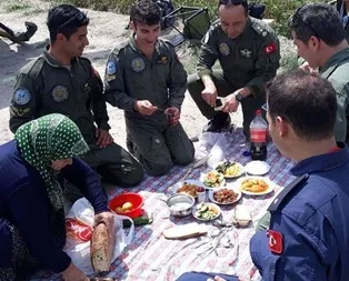 Köylülerden askere yürek ısıtan ikram!