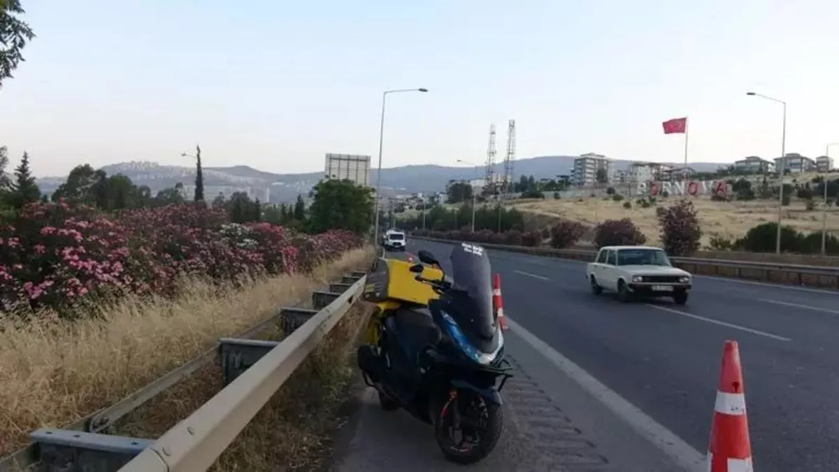 İzmir'de bariyere çarpan motosikletin sürücüsü motokurye öldü