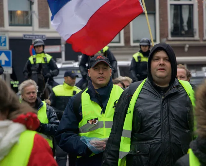 Onlar da sokağa indi