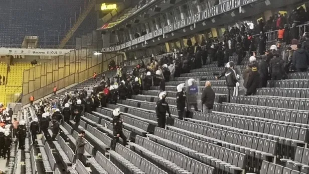 fenerbahce-taraftari-ve-ali-koc-arasinda-ipler-gerildi-sozunu-tut-istifa-et-1640042113560.jpeg Fenerbahçe taraftarı ve Ali Koç arasında ipler koptu! Sözünü tut istifa et-5