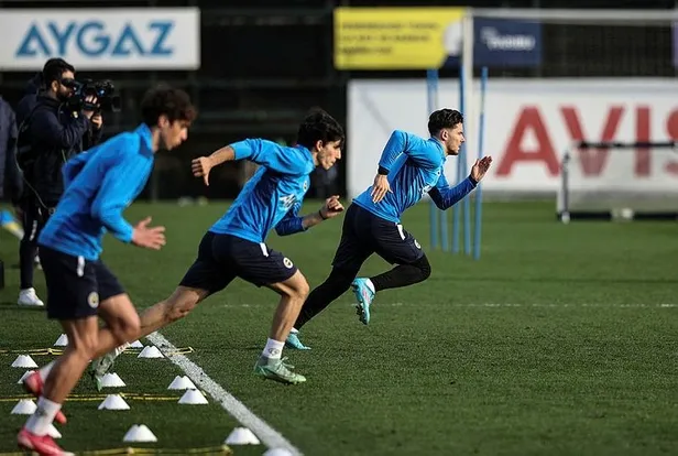 slavia-pragda-fenerbahce-maci-oncesi-onemli-eksikler-dikkat-cekiyor-1645053355366.jpeg Slavia Prag'da Fenerbahçe maçı öncesi önemli eksikler dikkat çekiyor!-5