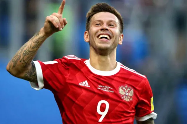Celta Vigo'lu Fedor Smolov 18 yaşındaki nişanlısını görmek karantinadan kaçtı!