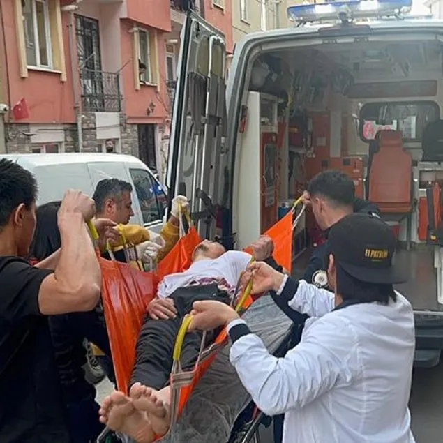 Oyun yüzünden 2 arkadaşını bıçakladı!
