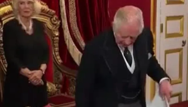Kral 3. Charles'ın bu görüntüleri gündem oldu! Tarihi törene damga vuran anlar