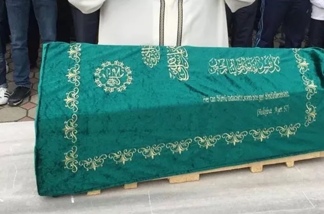 İstanbul'da şoke eden olay! Tabuttan bebek yerine kesik bacak çıktı! Aile neye uğradığını şaşırdı