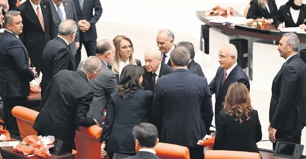 MHP lideri Devlet Bahçeli DEM parti ile neden tokalaştı