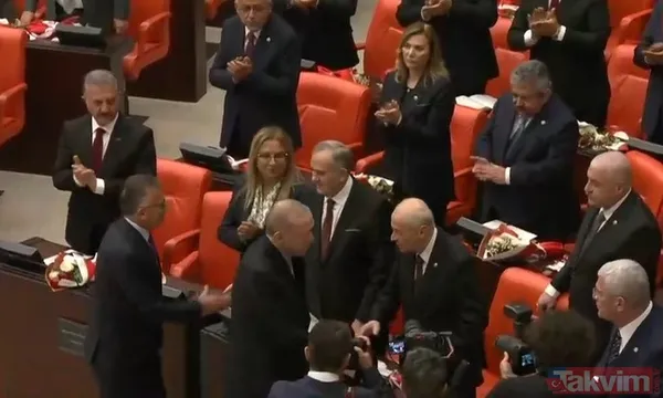 TBMM'de renkli anlar! Önce açılış sonra resepsiyon... Başkan Erdoğan'dan "biriz beraberiz" mesajı: Tek tek tokalaştı - 44