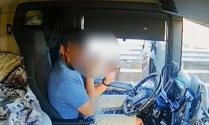 İtalya’da 6 milyon avroluk kakao taşıyan Türk TIR’ına silahlı pusu: 4 saldırgan jammer kullandı-4