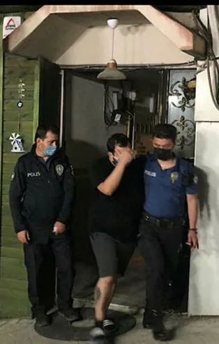 Sakarya'da hareketli gece! Polisi görüp kendilerini dükkana kilitlediler