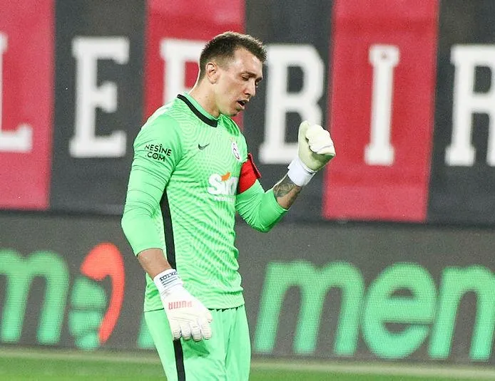 Muslera’dan büyük isyan: Oynamak istemiyorum
