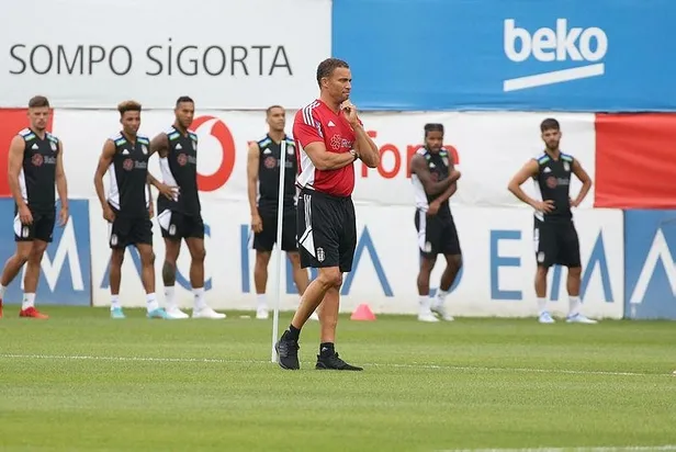 besiktas-trabzonspor-derbisi-oncesi-valerien-ismael-ve-abdullah-avci-oyunculariyla-toplandi-iste-dev-mac-onces-1665880002753.jpeg Beşiktaş, Trabzonspor derbisi öncesi Valerien Ismael ve Abdullah Avcı oyuncularıyla toplandı! İşte dev maç öncesi iki hocanın son sözleri...-2