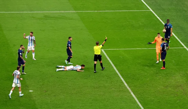 fenerbahceden-mujde-gibi-ipucu-cengiz-under-videosunda-livakovic-detayi-taraftar-cildirdi-1691862604101.jpg Cengiz Ünder videosunda Livakovic detayı! Taraftar çıldırdı! Fenerbahçe'den müjde gibi ipucu!-4