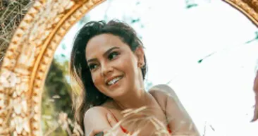 Ebru Gündeşin imajı sosyal medya gündeminde! Özlenenlerde bugün 45 yaşındaki Ebru Gündeşin gençliği var...