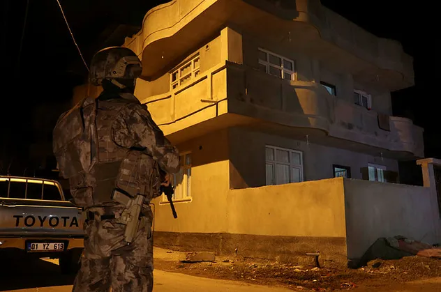 Adana'da DEAŞ operasyonu! 4 kardeş gözaltında