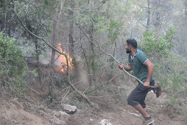 İzmir'deki orman yangını için avuçlarıyla toprak toplayan Suriyeli Hasan gündeme damga vurmuştu! İşte yürek burkan hikayesi!-4