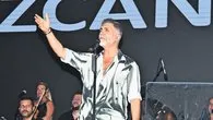 Özcan Deniz sahneden sitem etti