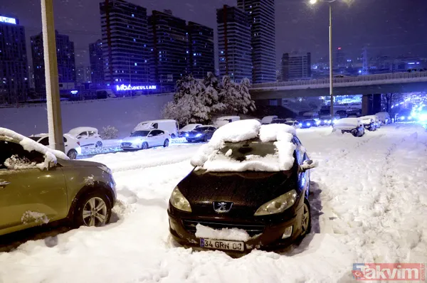 İBB'nin kar rezaleti: İstanbul'da yoğun kar sonrası araçlar yolda kaldı! Vatandaşlar evine gidemedi - 21