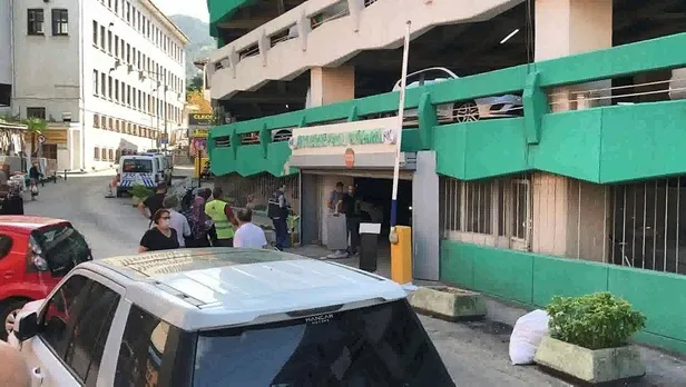 bursada-aci-olay-dengesini-kaybeden-adam-katli-otoparkin-3uncu-katindan-dustu-1632151542209.jpeg Bursa'da acı olay! Dengesini kaybeden adam katlı otoparkın 3'üncü katından düştü-2