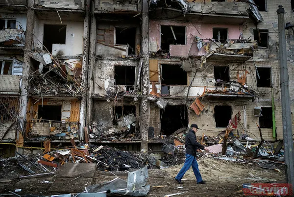 Kan donduran görüntüler! Gün ağarınca cesetler göründü! Rusya-Ukrayna savaşında dehşet veren kareler... - 46