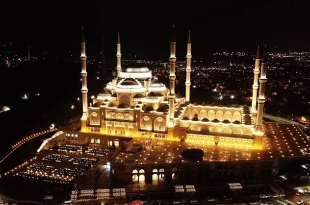 Tüm Türkiye'de 15 Temmuz selası okundu! 90 bin camide aynı anda şehitlerimiz anıldı