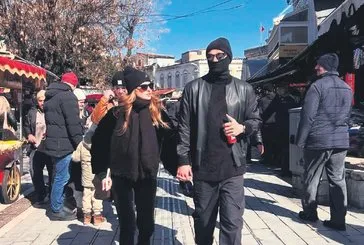 Maskeli gezinti