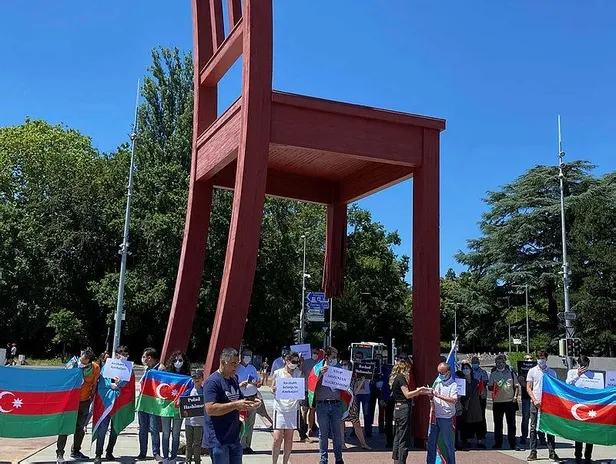 İsviçre'deki Türkler tepkili! BM Cenevre Ofisi önünde Ermenistan'ın saldırıları protesto edildi-4