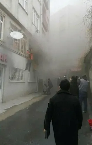 Fatih'te can pazarı: Pencereden atladılar!