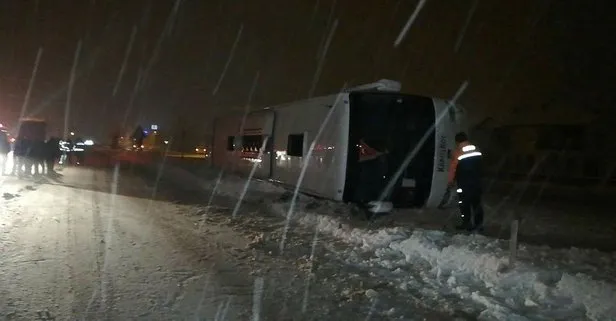 Tokat’ta yolcu otobüsü devrildi: Çok sayıda yaralı var