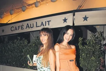 Ebru Destan arkadaşının doğum günü partisinde kameralara takıldı!