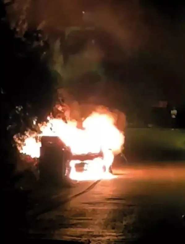 hande-ataizi-oglu-leon-ve-sevgilisi-dinc-aydogdu-facianin-esiginden-dondu-yanarak-olmekten-son-anda-kurtulan-h-1658070361672.jpg Hande Ataizi, oğlu Leon ve sevgilisi Dinç Aydoğdu facianın eşiğinden döndü! Yanarak ölmekten son anda kurtulan Hande’den ilk açıklama...-3