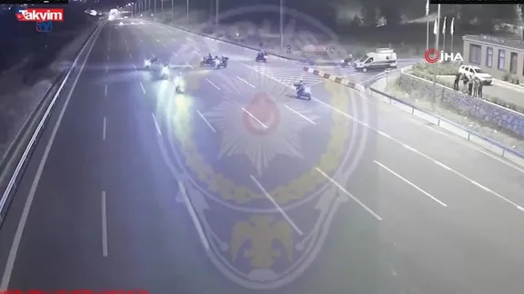 Bakan Yerlikaya: "Trafik güvenliğini tehlikeye atan 17 motosiklet sürücüsü polisimizden kaçamadı"