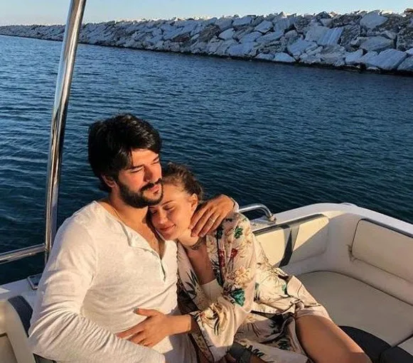 Fahriye Evcen ve Burak Özçivit çiftinin bebeğinin ismi belli oldu-3